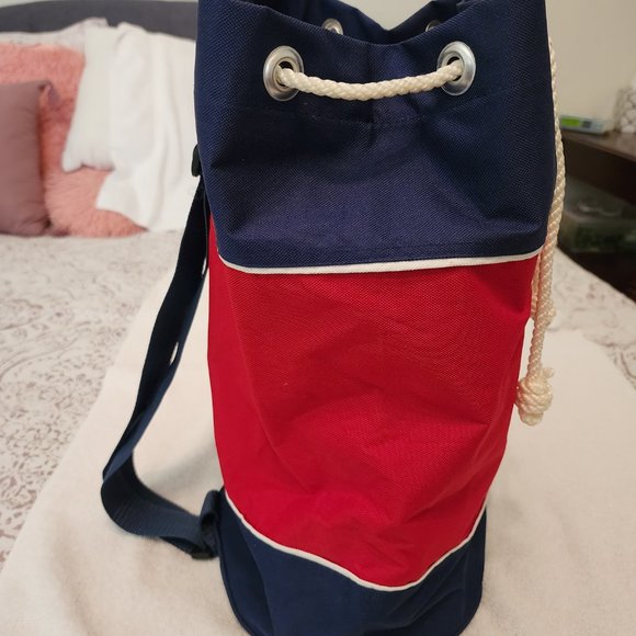 Stylish Artex vertical travel duffel bag in Cancun colors red & blue with straps - Picture 5 of 8